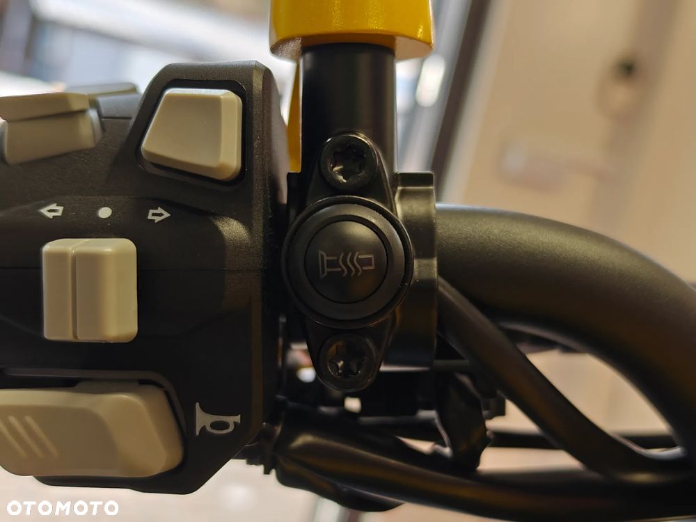 QJMOTOR SVT 650 - 14