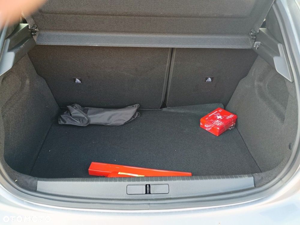 Peugeot 208 - 6