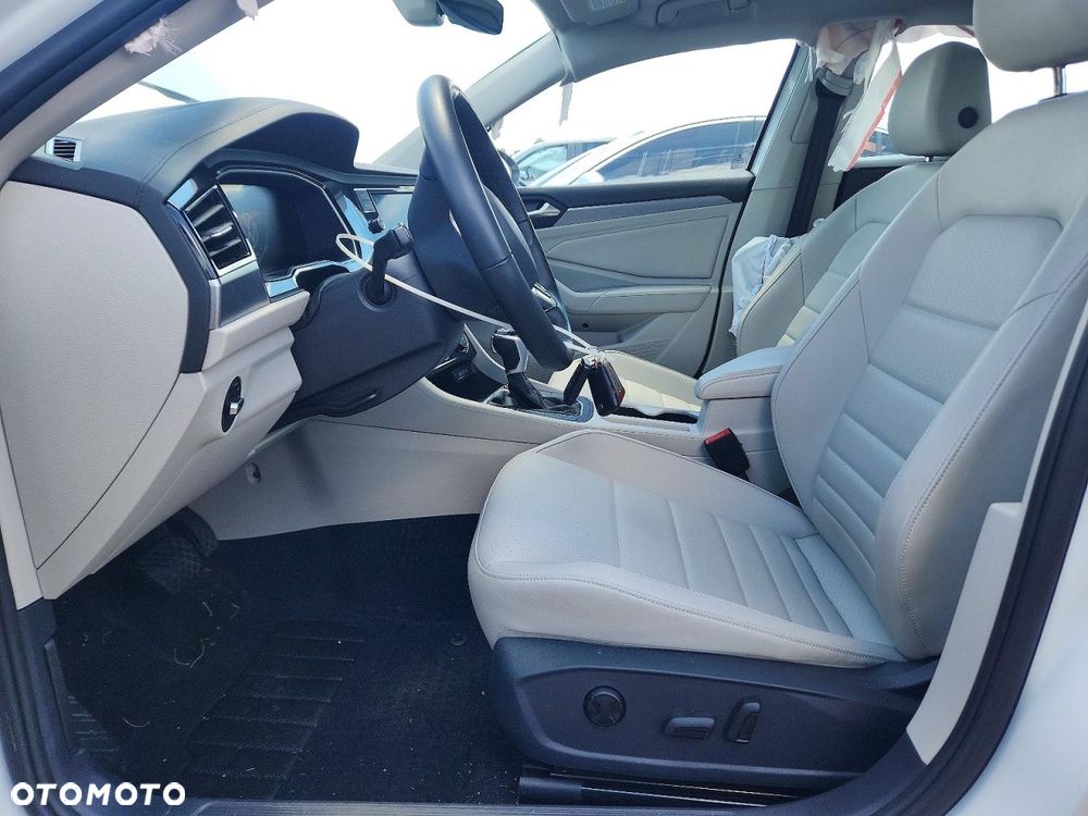 Volkswagen Jetta - 8