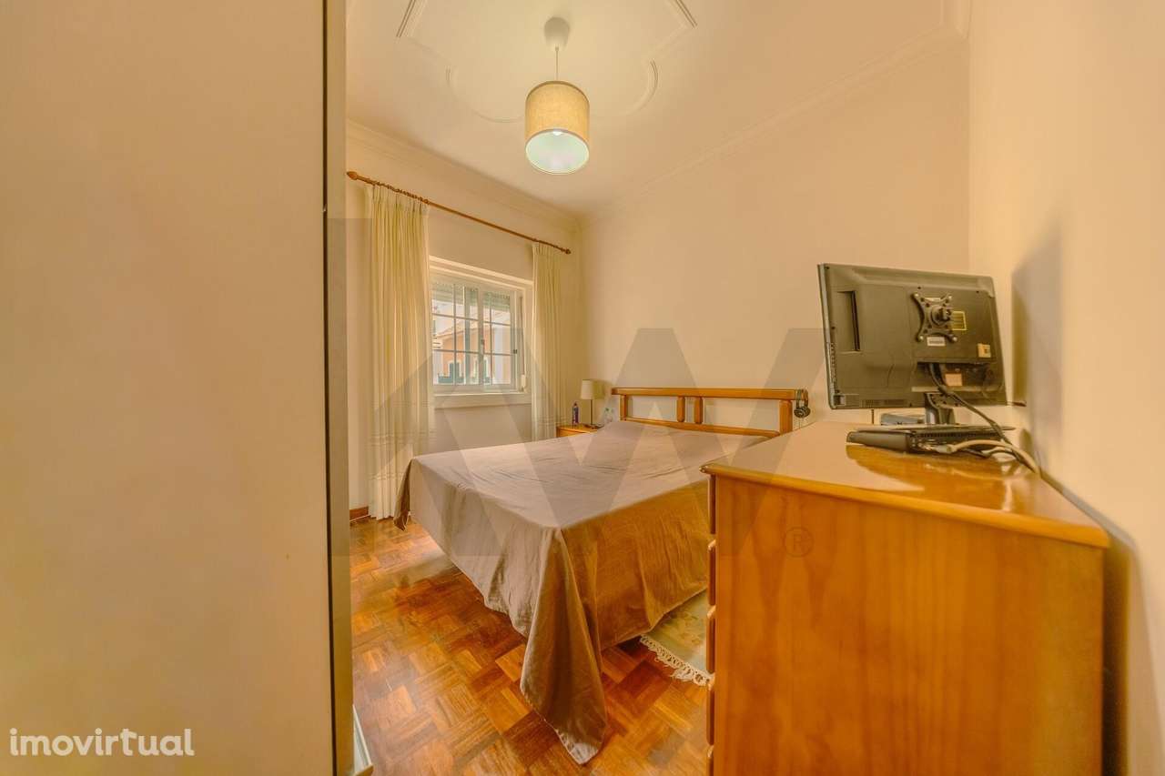 Prédio com 5 apartamentos e 1 loja a 200m da Praia na Costa da Caparic - Grande imagem: 4/40