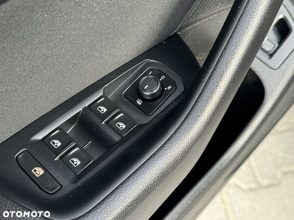 Volkswagen Passat Variant 2.0 TDI SCR Business - 30