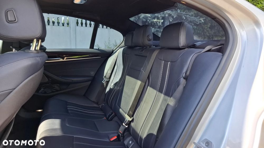 BMW Seria 5 530i Sport Line - 9