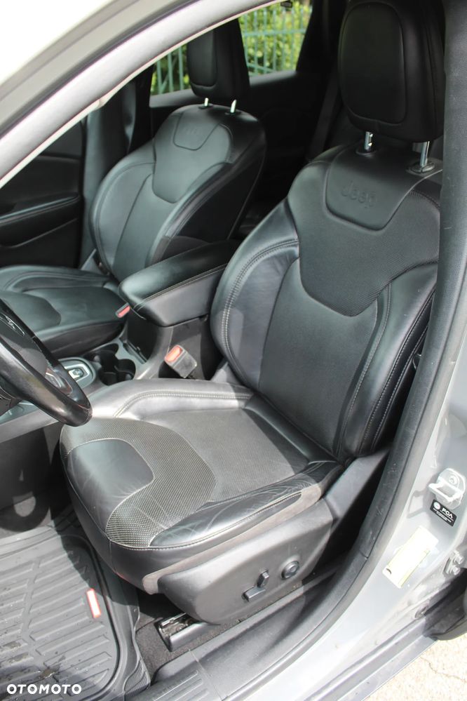 Jeep Cherokee - 13