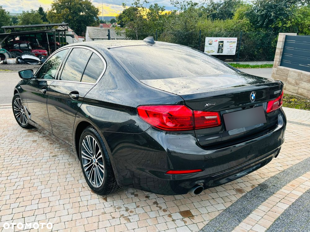 BMW Seria 5 530i xDrive Sport Line sport - 10