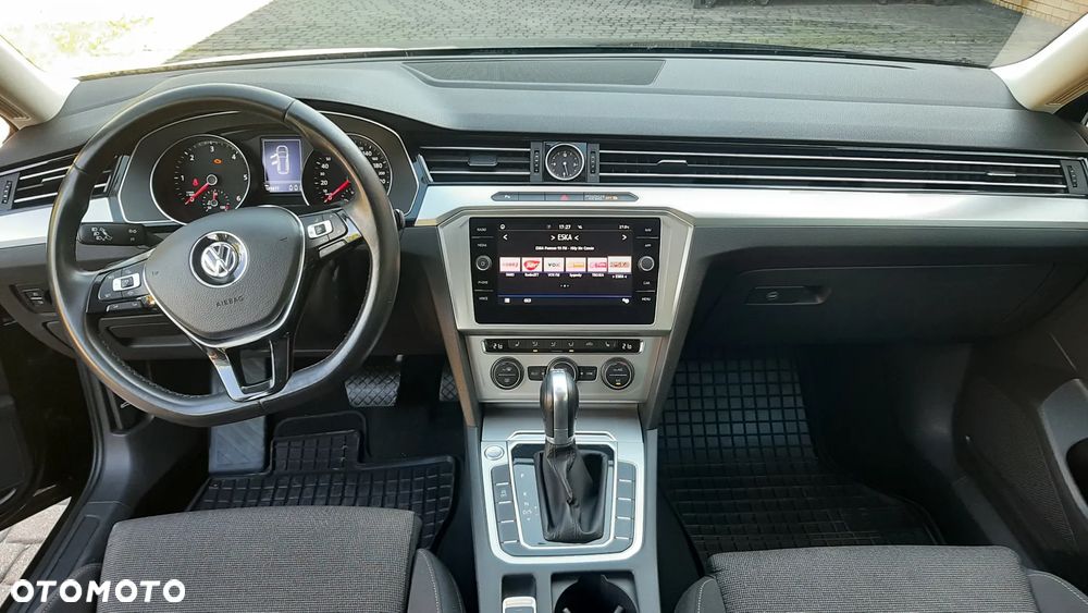Volkswagen Passat 1.6 TDI SCR DSG Business - 9