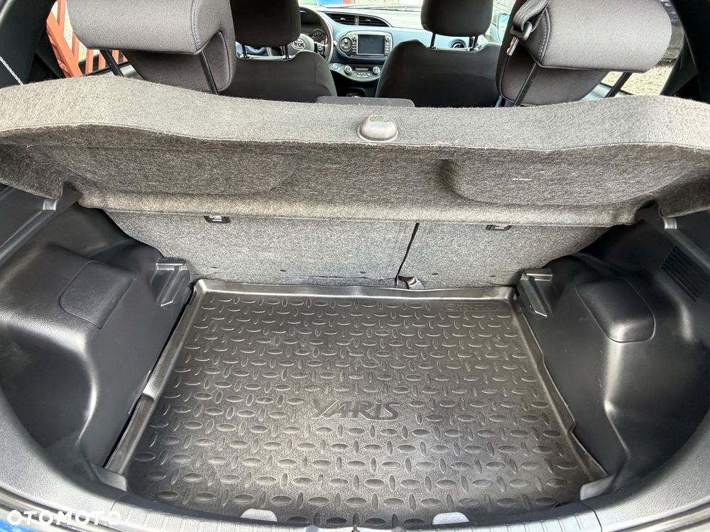 Toyota Yaris Hybrid 100 Selection - 39