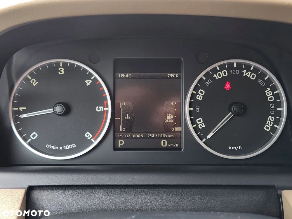 Land Rover Discovery IV 2.7D V6 HSE - 13