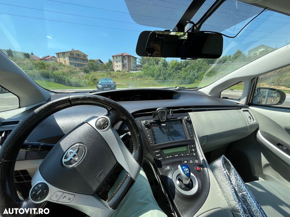 Toyota Prius (Hybrid) Sol Plus - 13