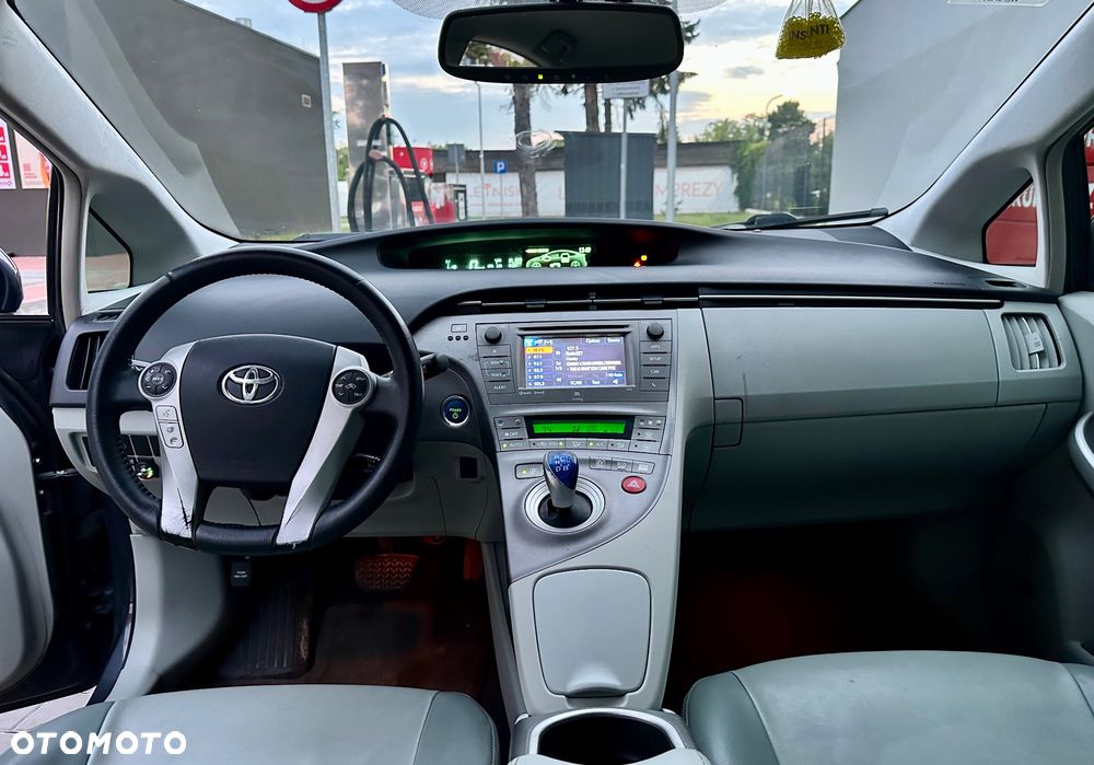 Toyota Prius 1.8 HSD Premium - 26