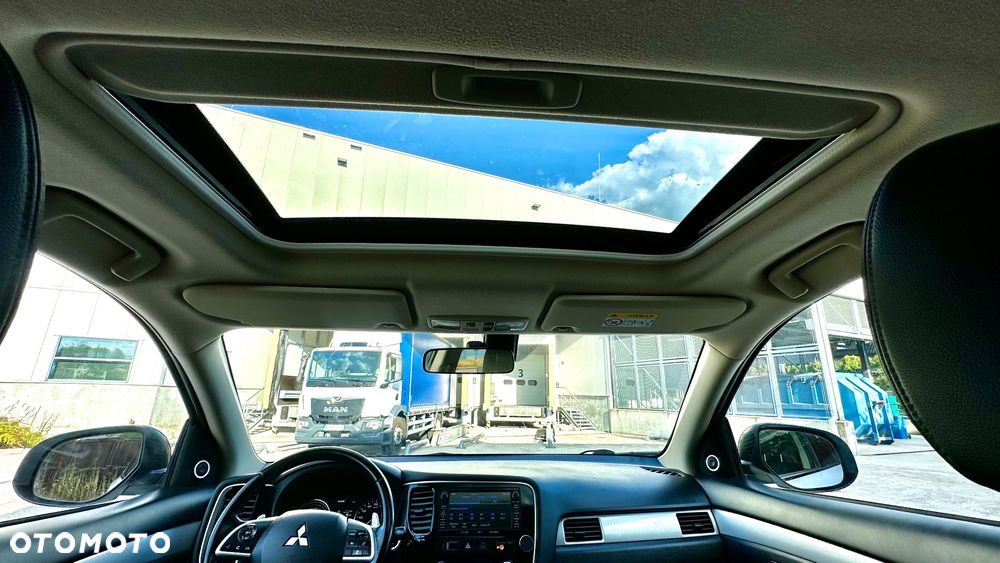 Mitsubishi Outlander 2.0 4WD Plug-In Hybrid - 28