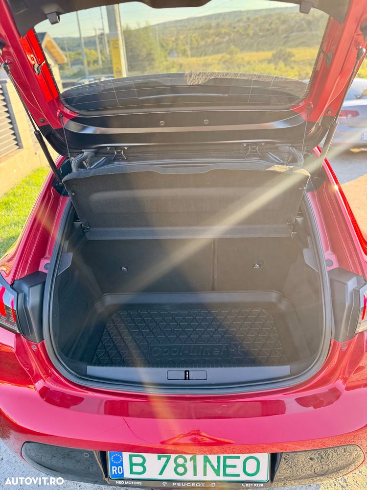 Peugeot 208 e-208 GT - 11