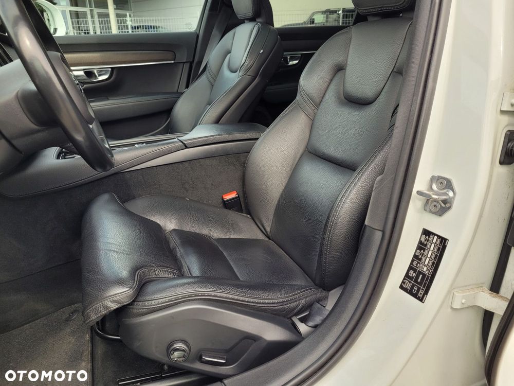 Volvo V90 Cross Country - 22