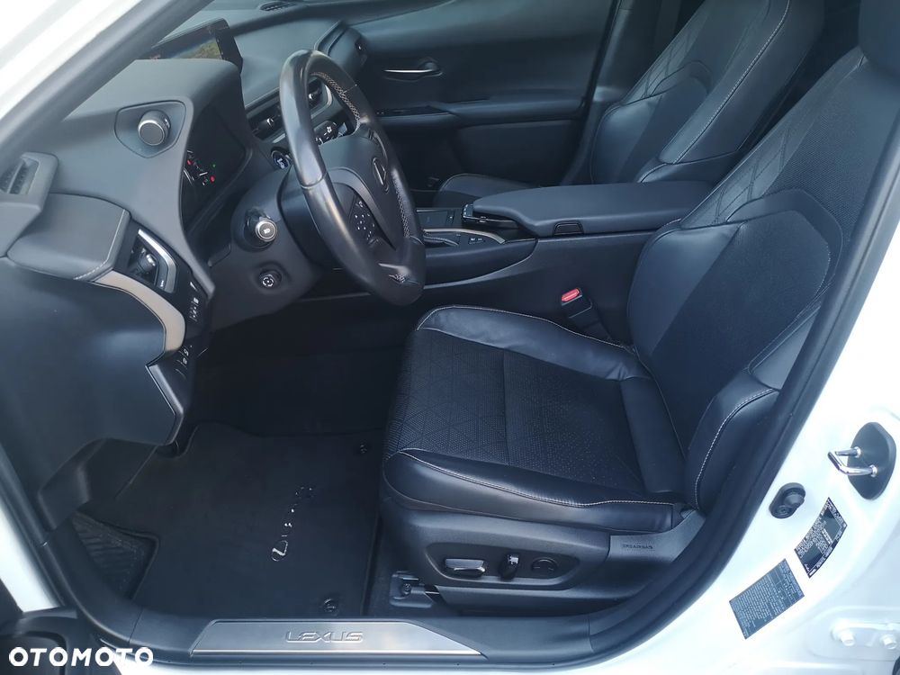 Lexus UX 250h Prestige AWD - 26