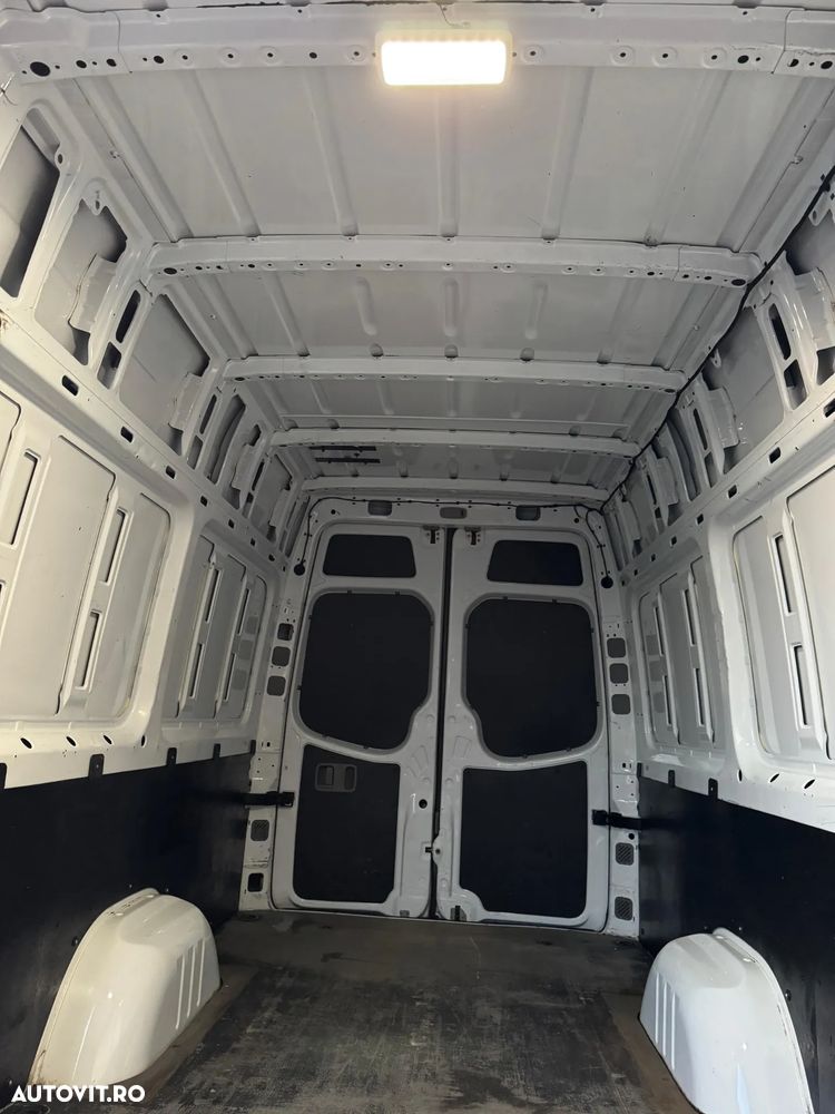 Mercedes-Benz Sprinter - 33