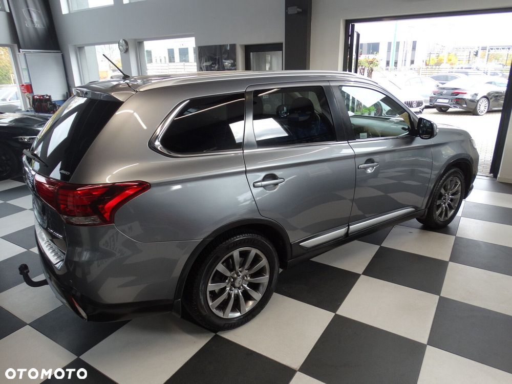 Mitsubishi Outlander - 12