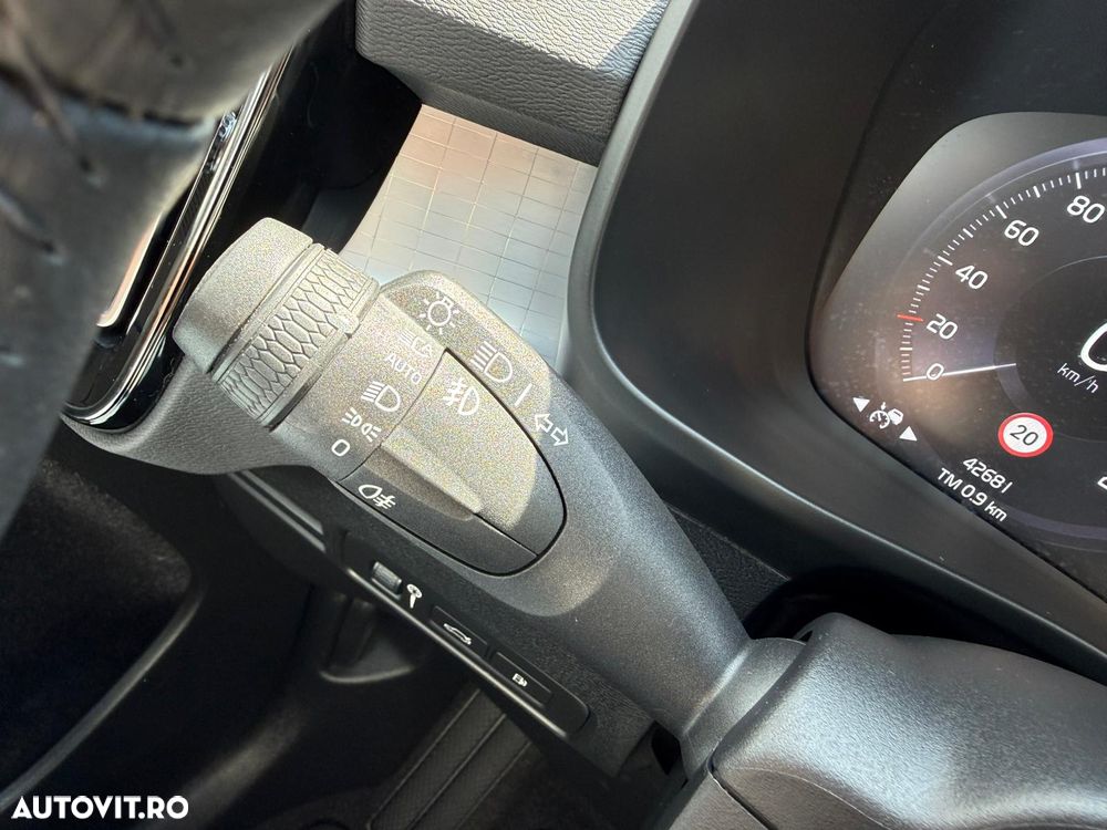 Volvo XC 40 T5 Twin Engine DKG Momentum Pro - 23