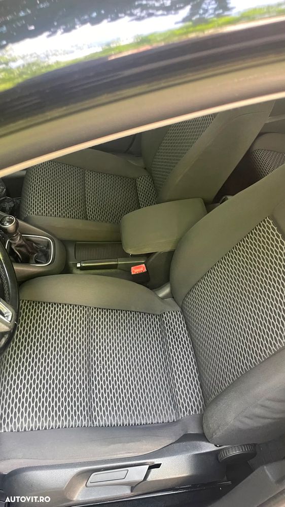 Volkswagen Golf - 6