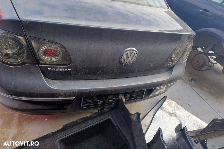 Lampa stop dreapta pe capota portbagaj Volkswagen VW Passat B6  [din 2005 pana  2010] seria Sedan 4 - 5
