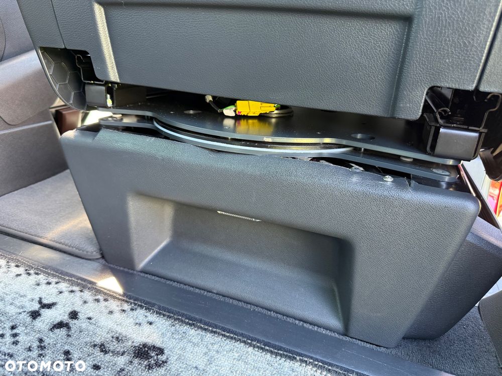 Volkswagen Multivan - 33