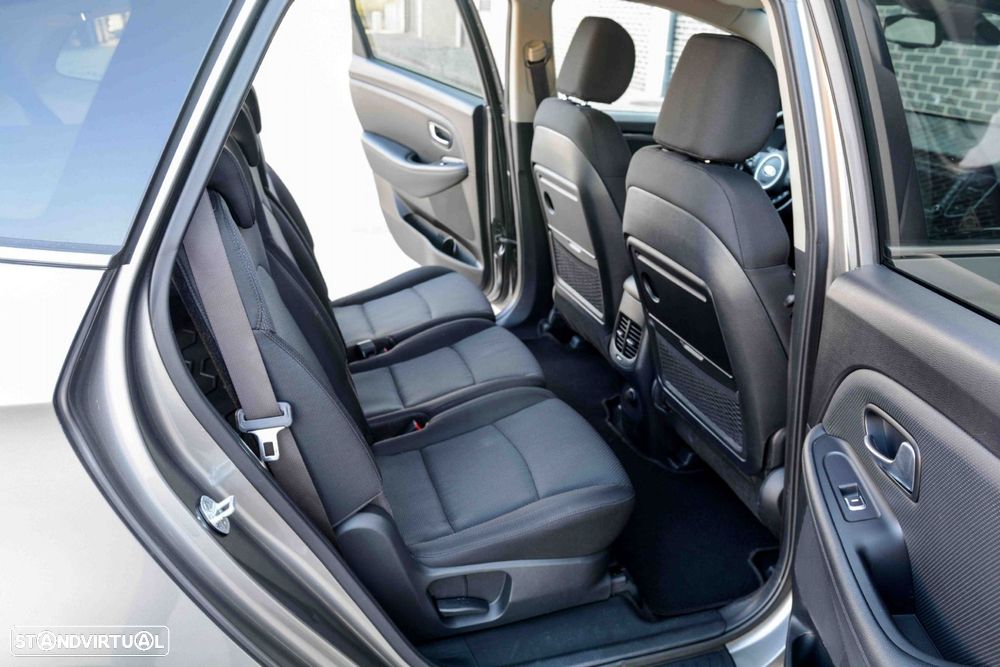 Kia Carens 1.7 CRDi ISG EX - 29