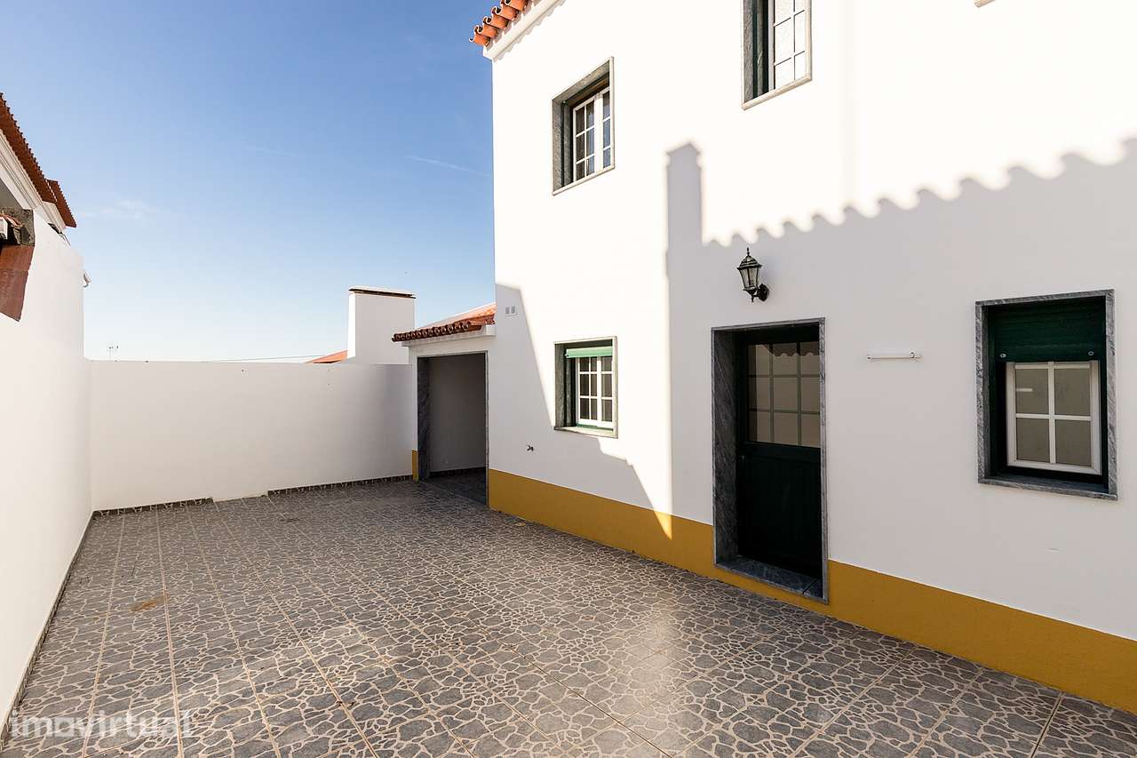 Moradia Unifamiliar T3 com Garagem Ampla e Quintal em Viana do Alentej - Grande imagem: 3/44