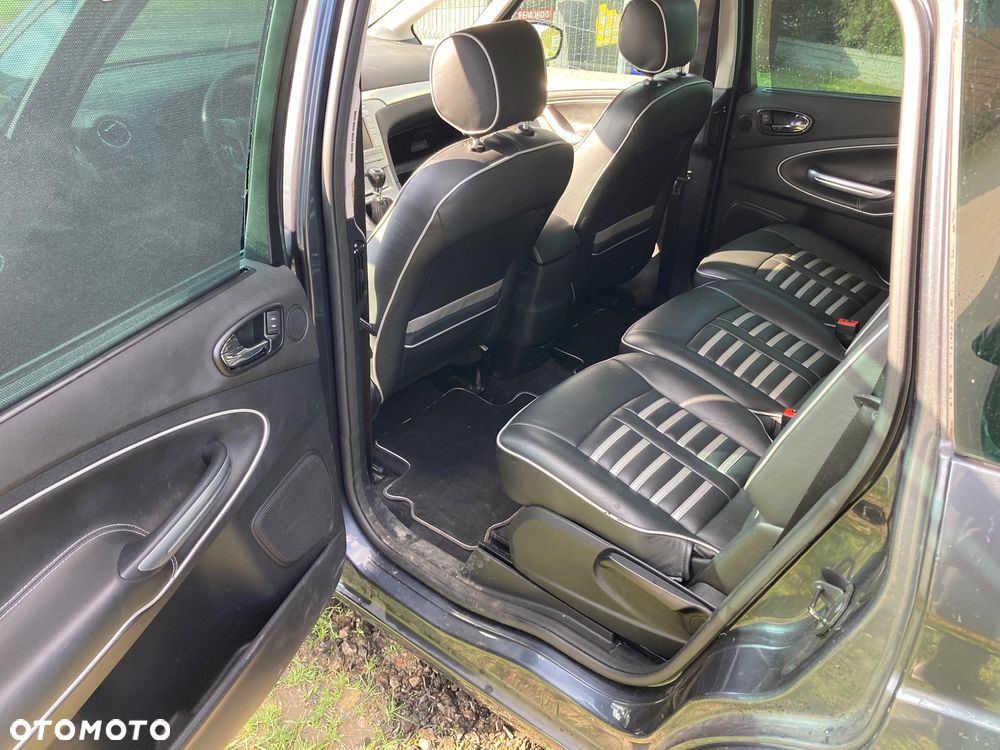 Ford S-Max - 10