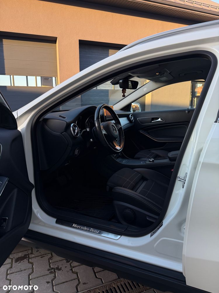 Mercedes-Benz GLA 200 7G-DCT - 5