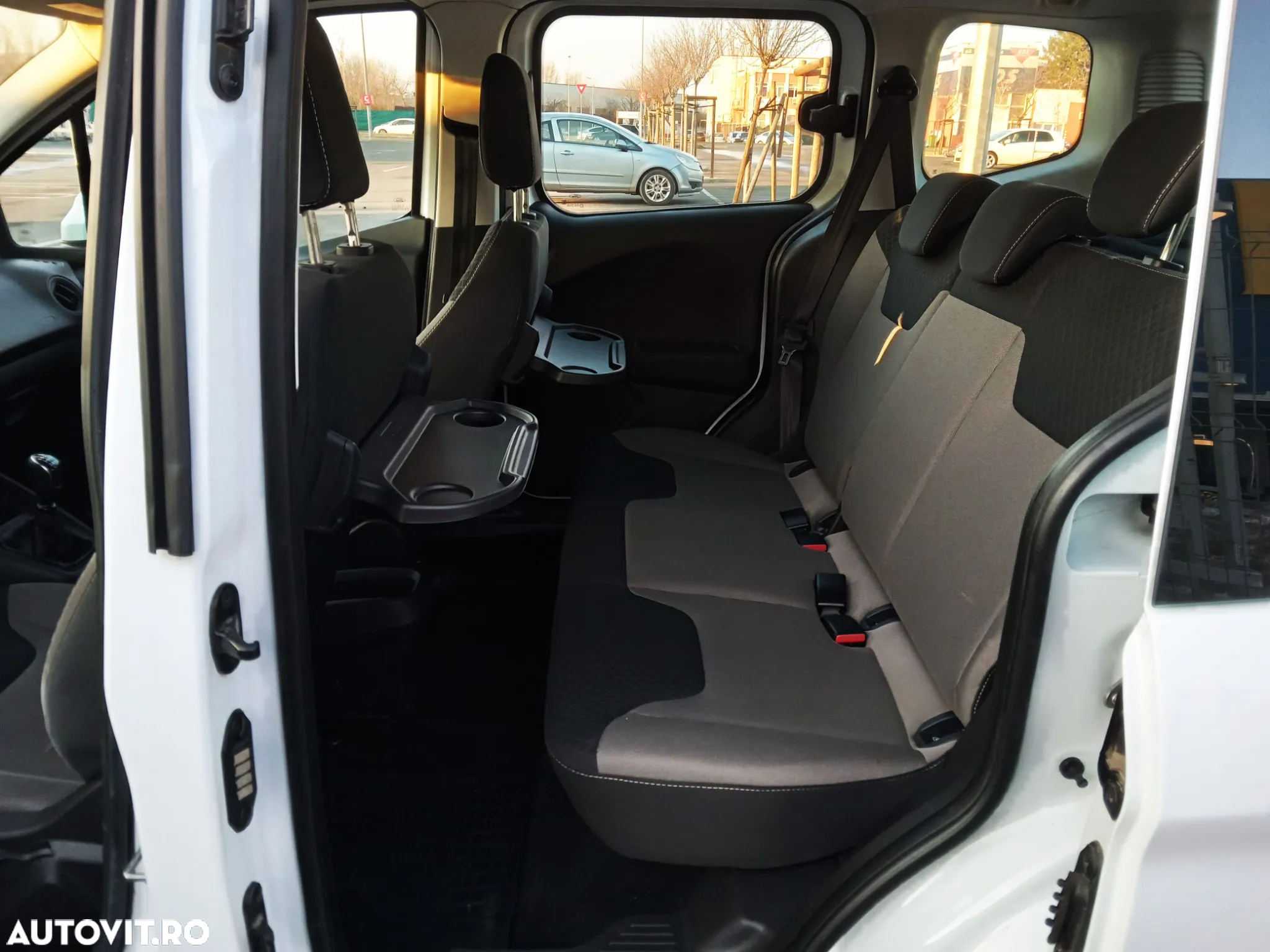 Ford Tourneo Courier 1.5 TDCi Trend - 8