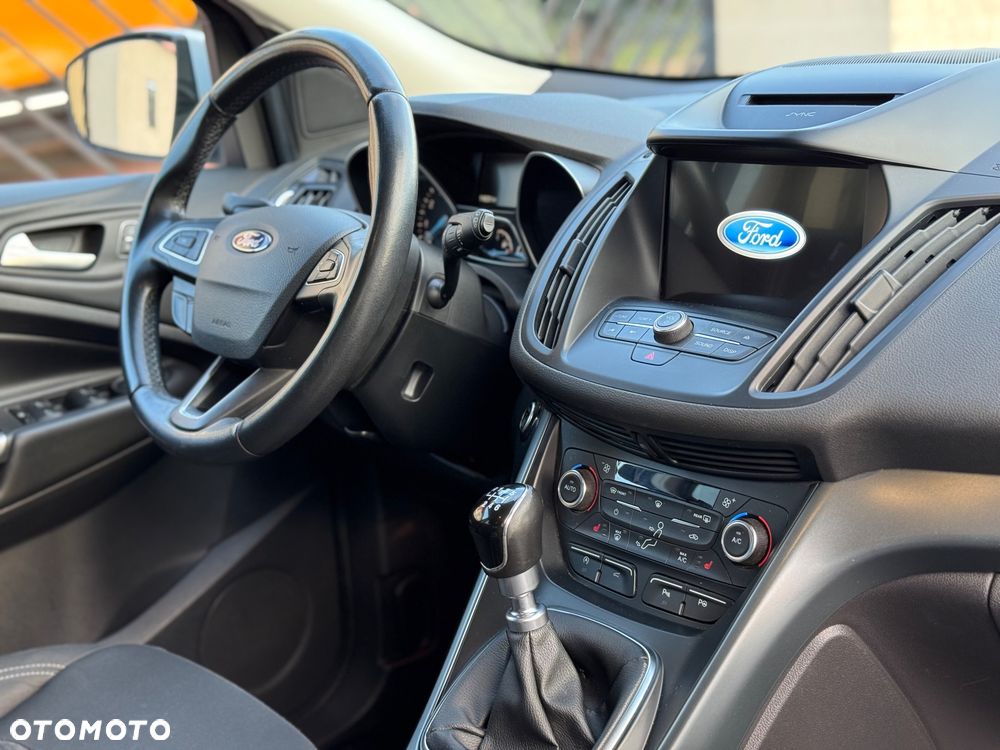 Ford Kuga 1.5 EcoBoost 2x4 Titanium - 22