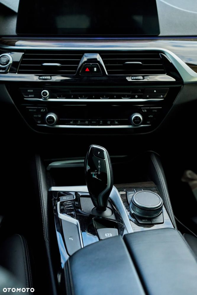 BMW Seria 5 540i Luxury Line - 12