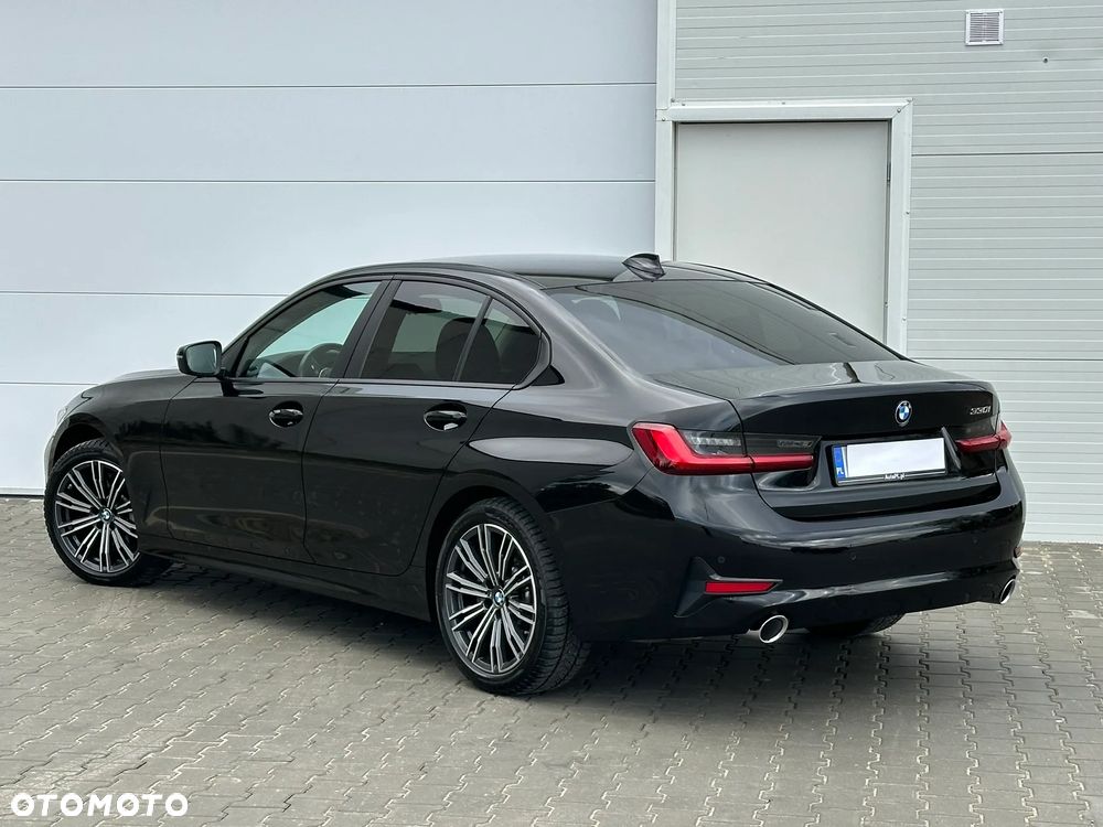 BMW Seria 3 330i Sport - 13