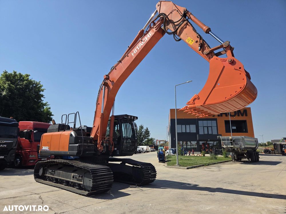 Hitachi ZX300LC-6, 2020, 8.155h, cupa NOUA 1,8m, 31,3 tone, protectie cabina, inst picon pe brate, gresare automata, lant 90% bun doar 700h deplasare, ad sapare 8m, motor Isuzu, 3 pompe hidr HITACHI, camera spate si laterale, STARE BUNA, 94.900 Eur+Tva - 19