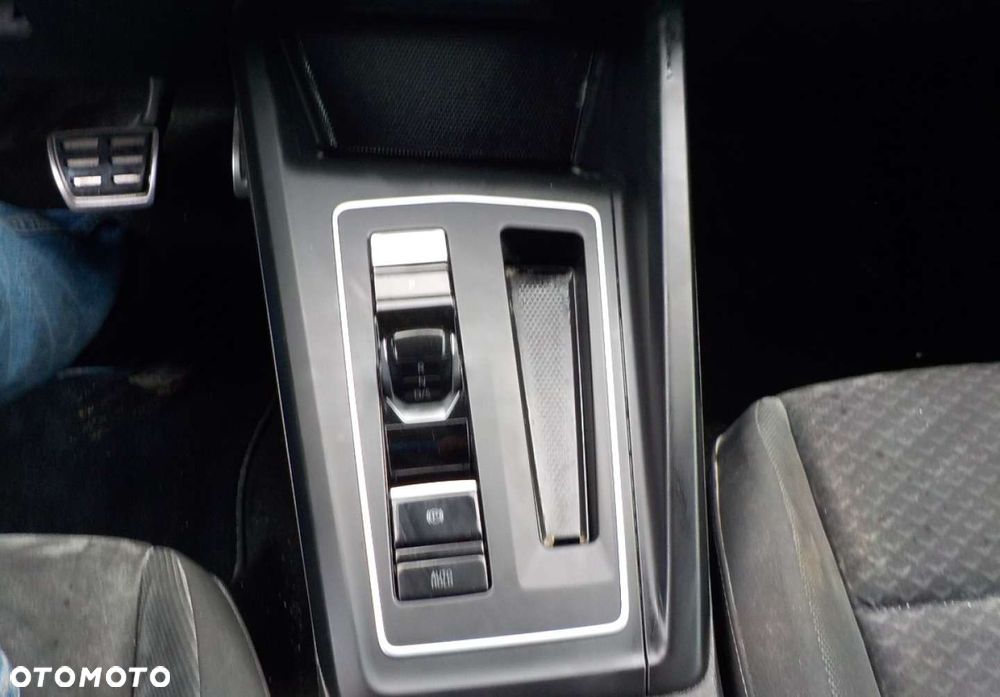 Volkswagen Golf - 33