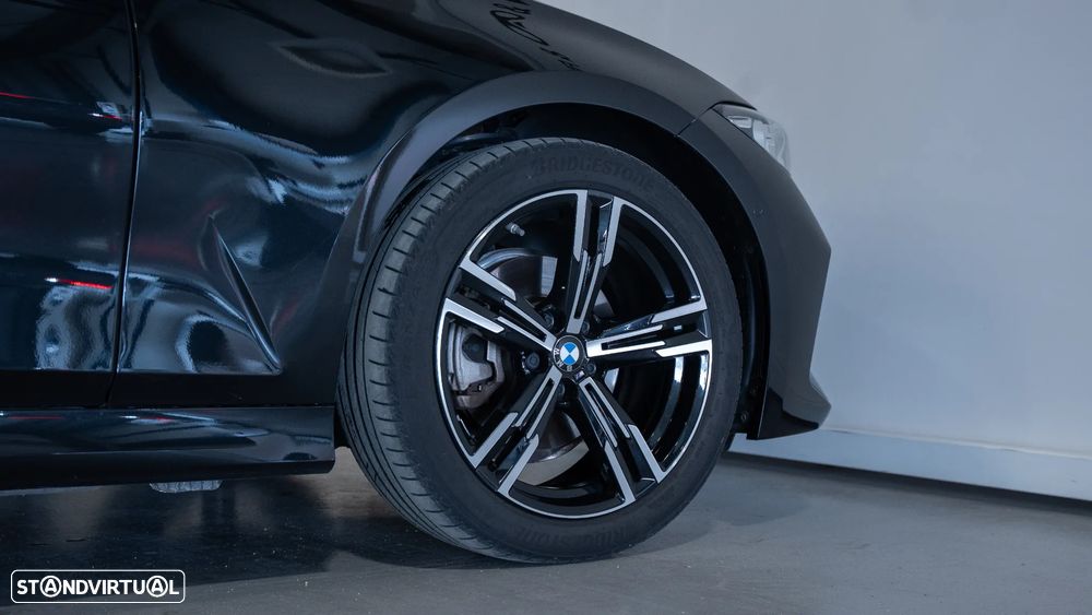 BMW 320 d Touring Pack Desportivo M Auto - 25