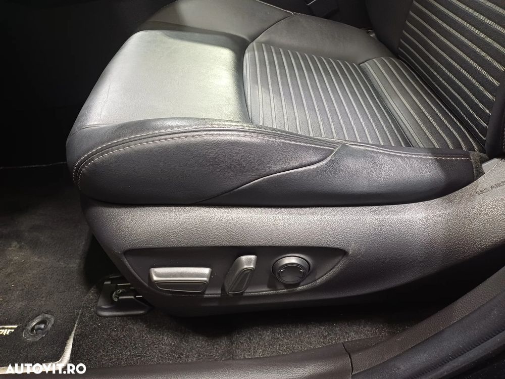 Toyota RAV4 2.5 4x4 Hybrid Black Edition - 10