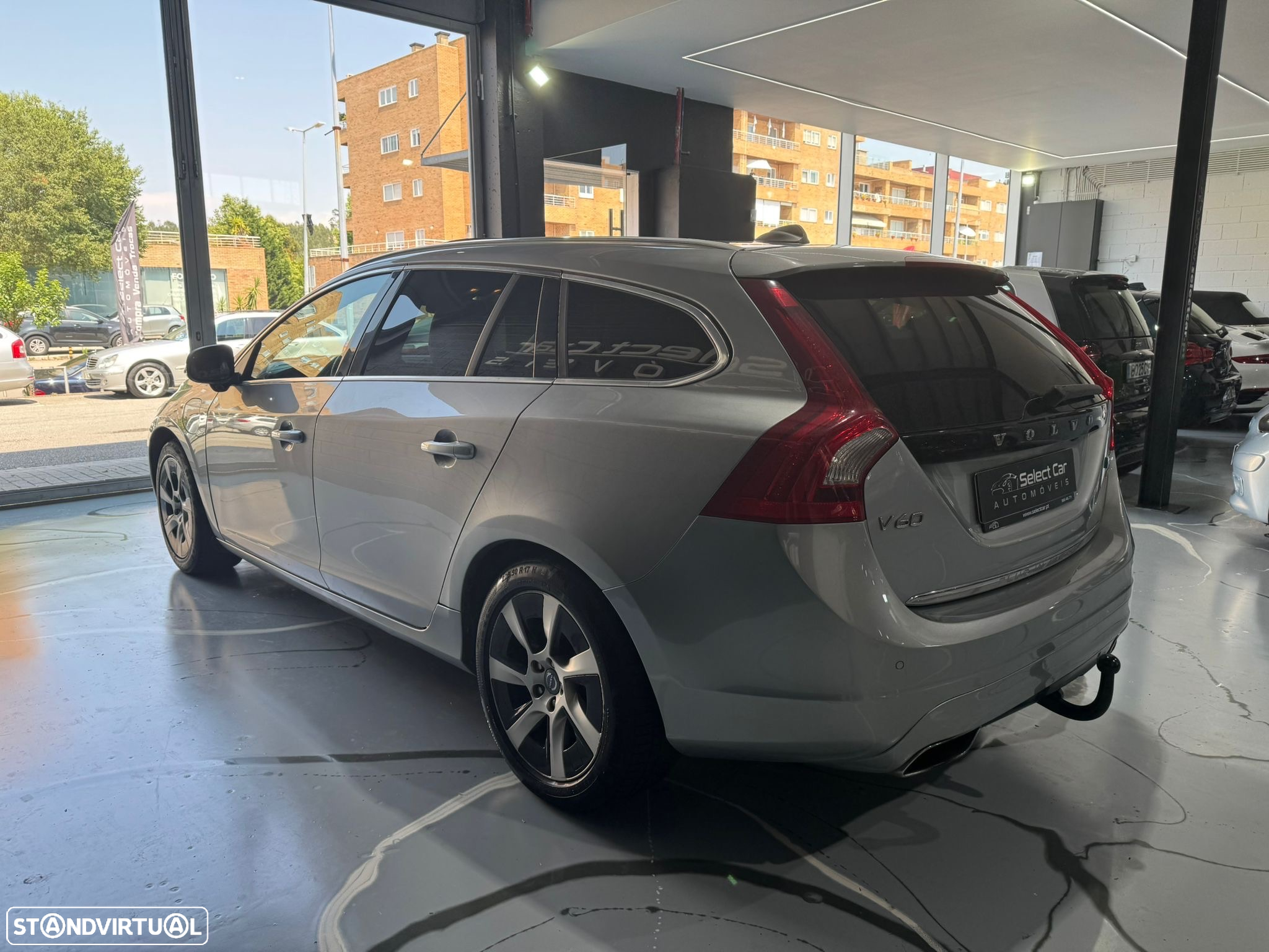 Volvo V60 D6 Plug-In-Hybrid AWD Geartronic Summum - 6