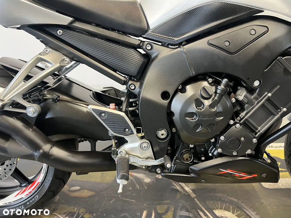 Yamaha FZ - 27