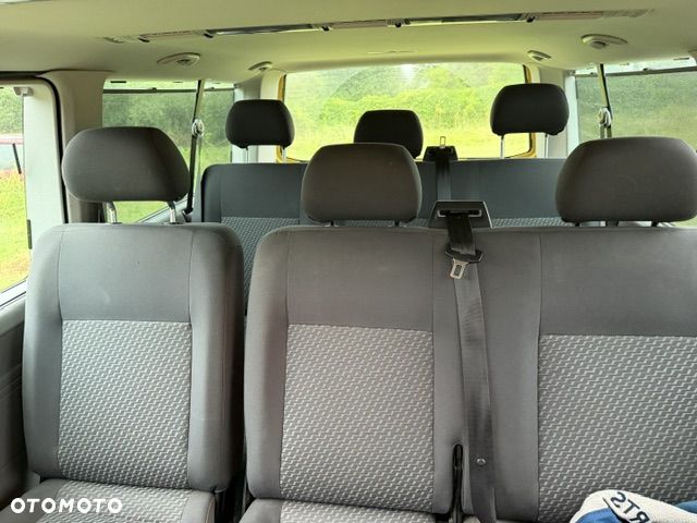 Volkswagen Caravelle - 8