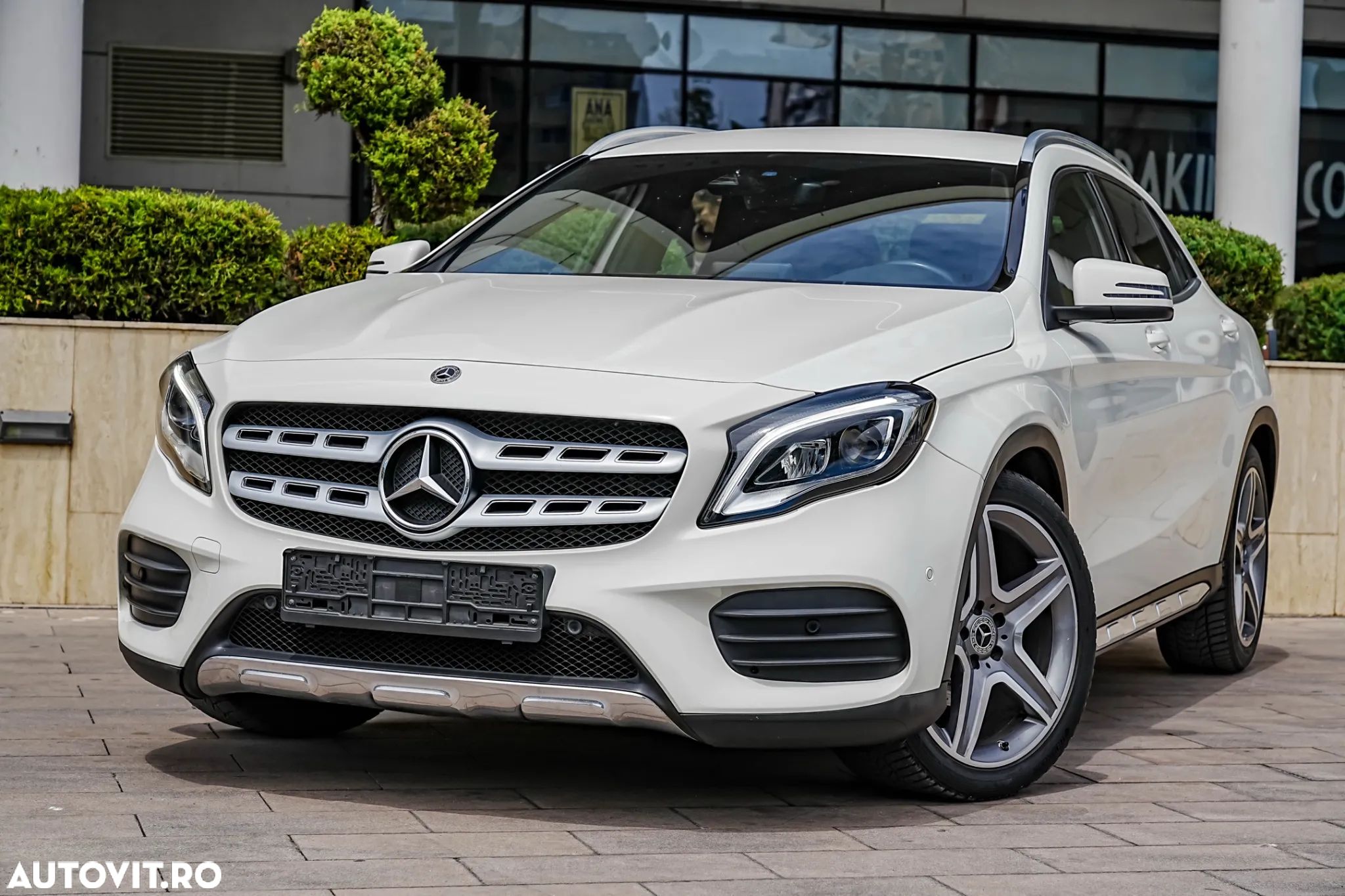 Mercedes-Benz GLA 180 7G-DCT AMG Line - 1