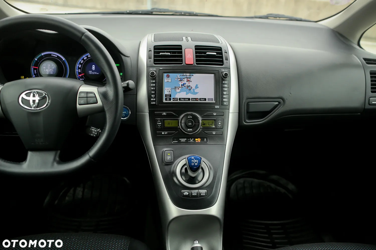 Toyota Auris - 22