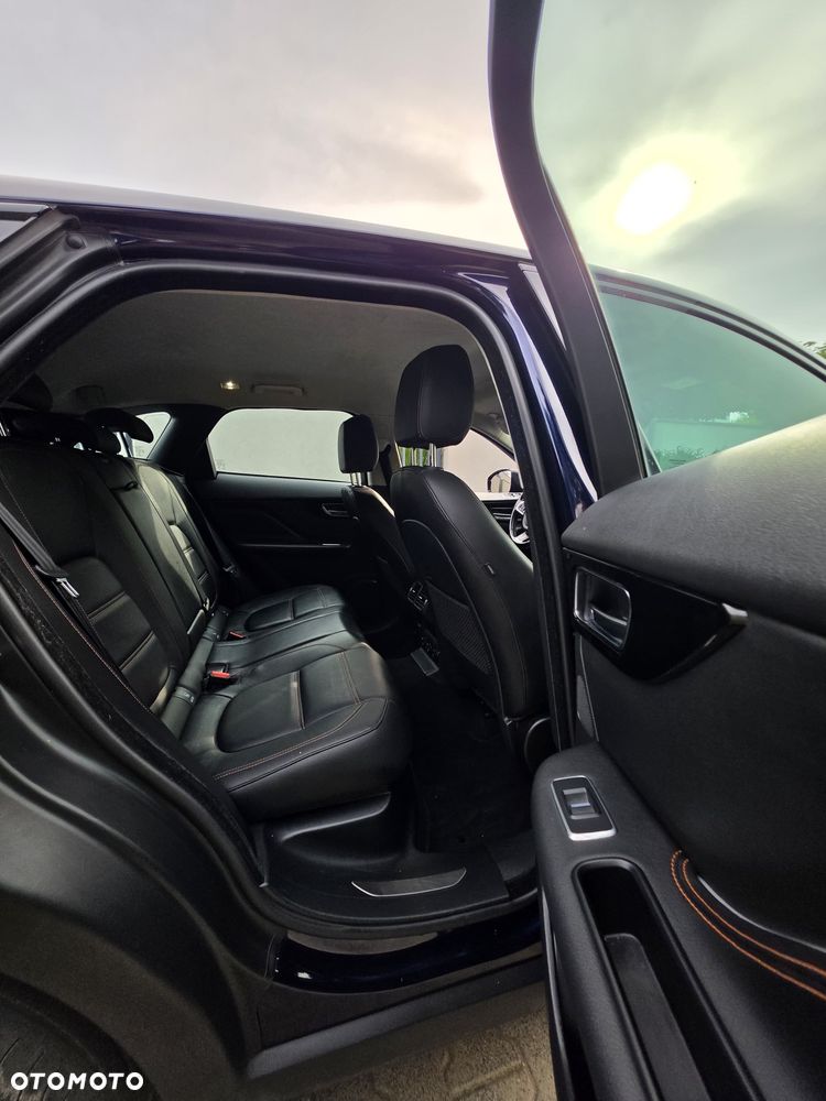 Jaguar F-Pace 20d Prestige - 19