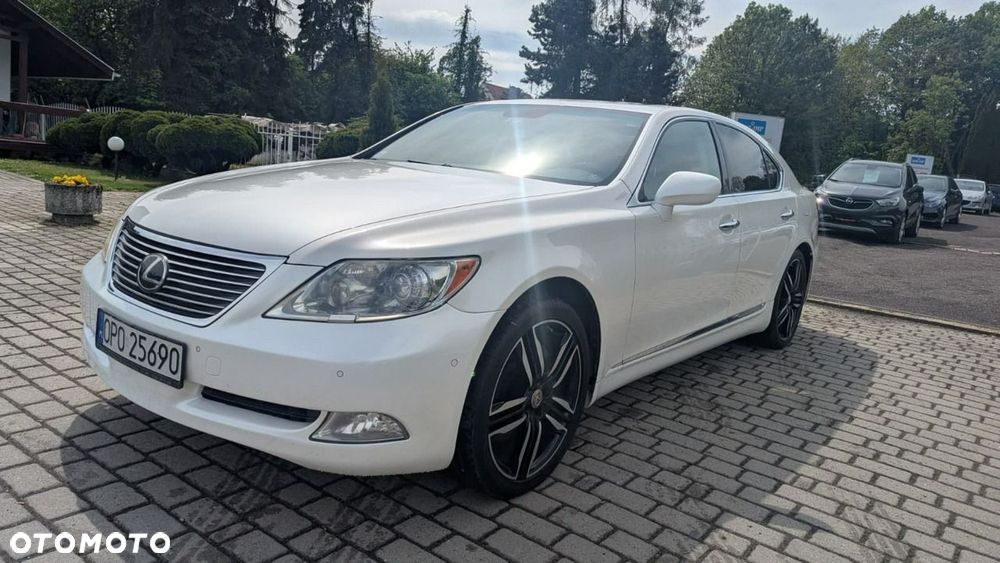 Lexus LS 460 AWD - 3