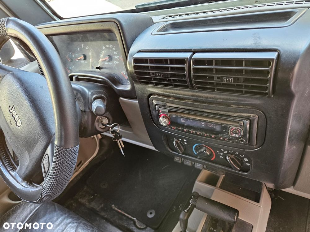 Jeep Wrangler - 11