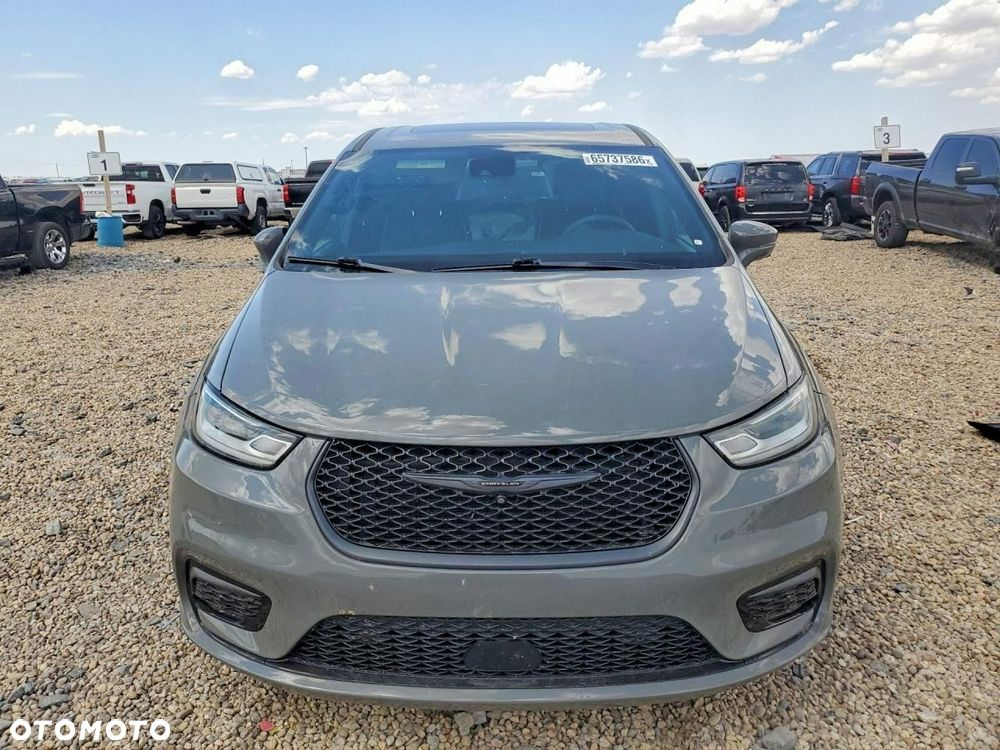 Chrysler Pacifica - 2