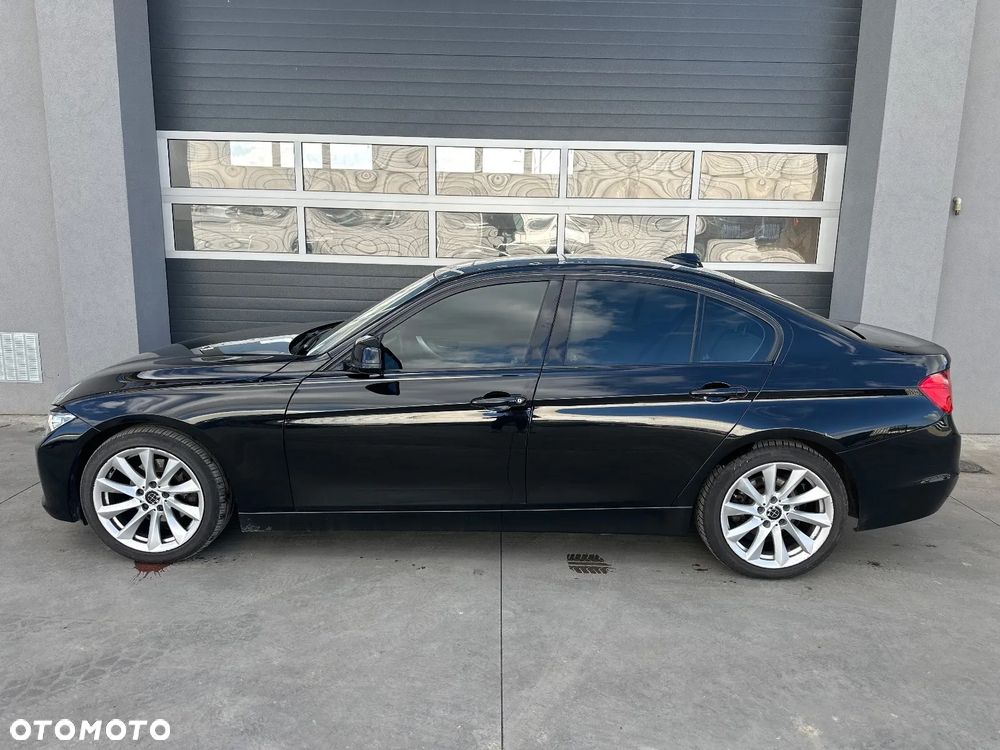 BMW Seria 3 328i xDrive Sport Line - 6