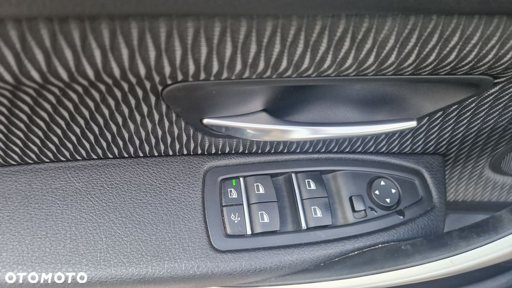 BMW 3GT 320i GPF Business Edition - 13