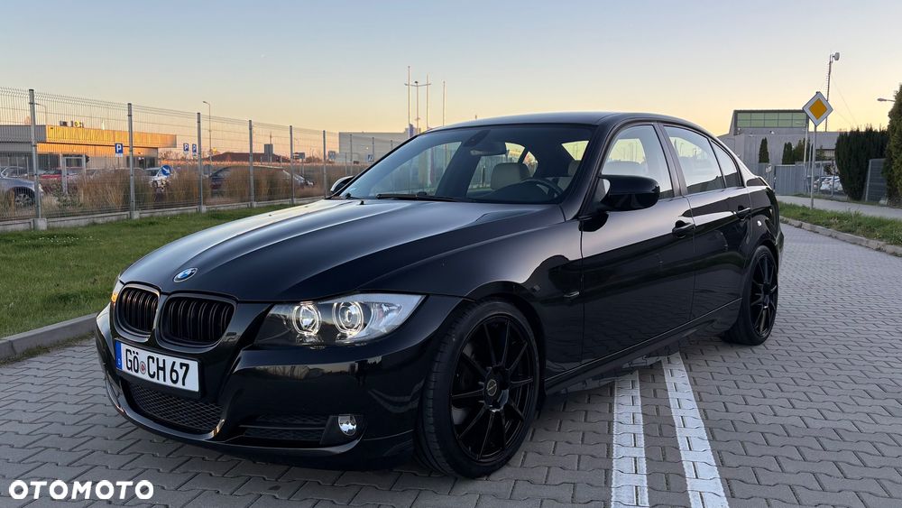 BMW 3 Series 2009 photo 2
