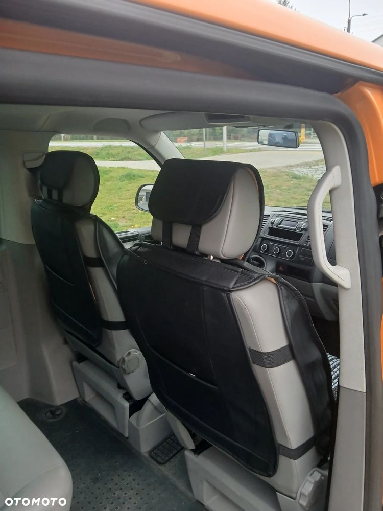 Volkswagen Caravelle - 10