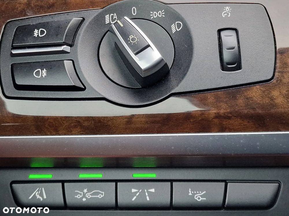 BMW Seria 7 740d xDrive - 36