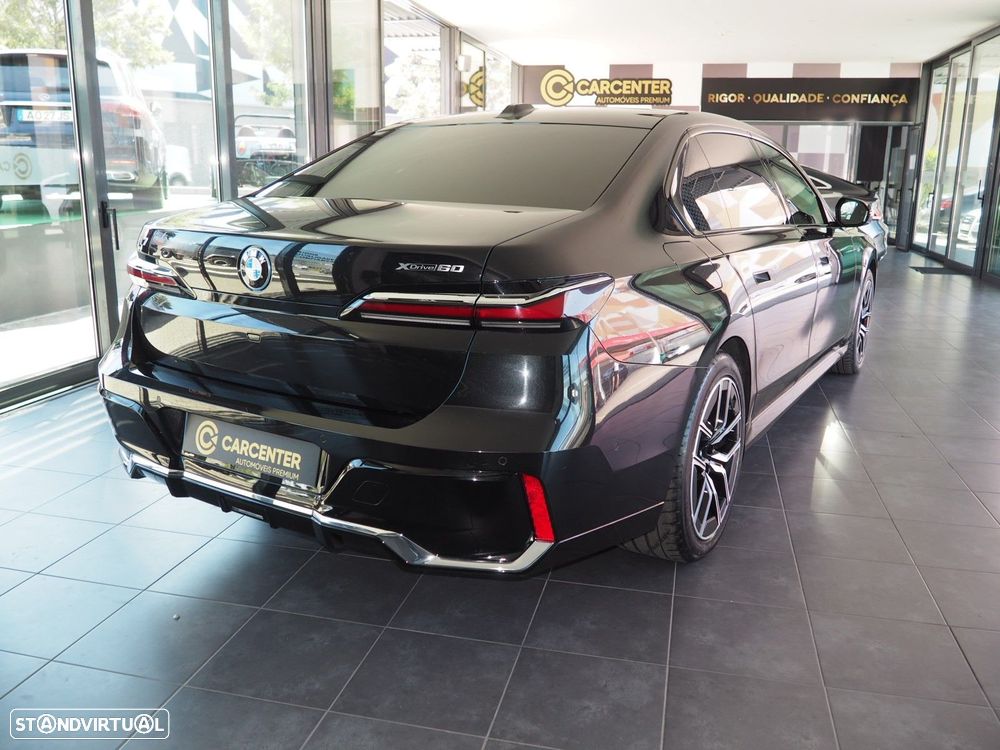 BMW i7 xDrive60 Pack Desportivo M - 23